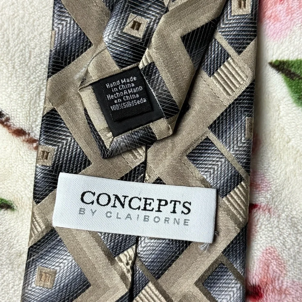 Claiborne Black and Gray Geometric Tie